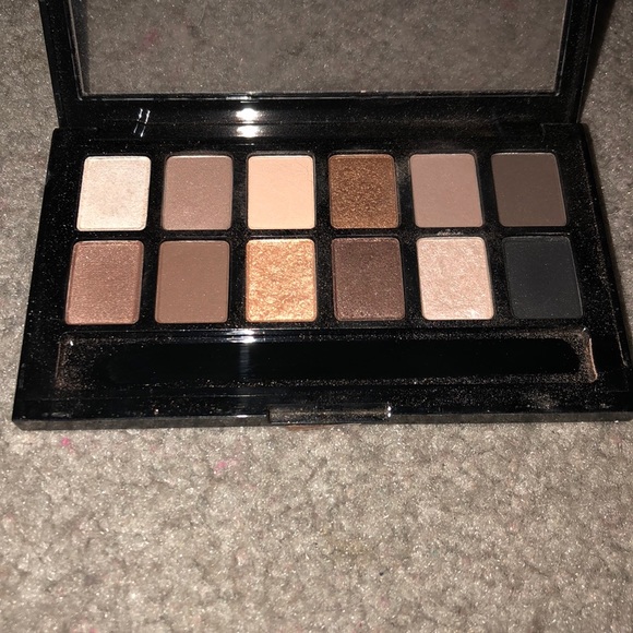 The Nudes Maybelline Eyeshadow - Picture 2 of 3